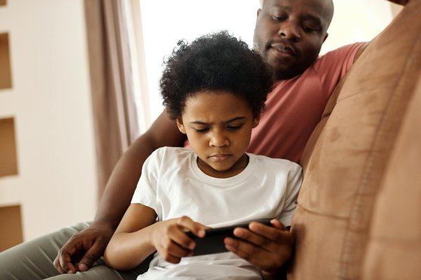 How to Set Up a Parent-Controlled Smartphone for Child Safety?